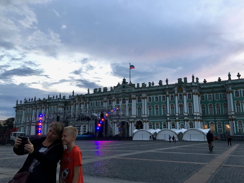 Souvenir de Saint-Pétersbourg, devant l'Ermitage