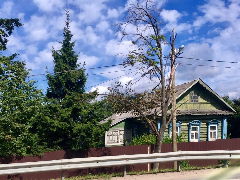 Une datcha à l'entrée de la ville 