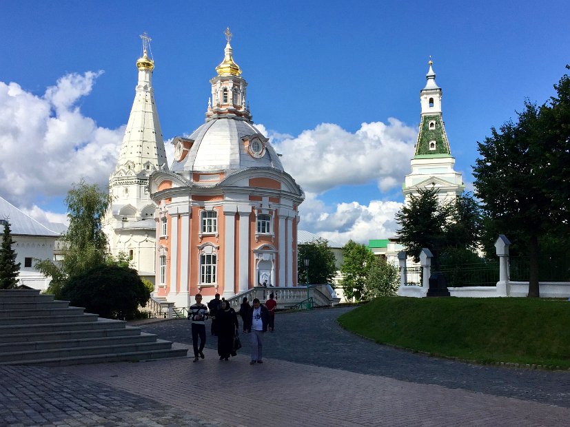 Les églises de Saint-Zossime, de la Vierge-de-Smolensk et de Saint-Sabbatius