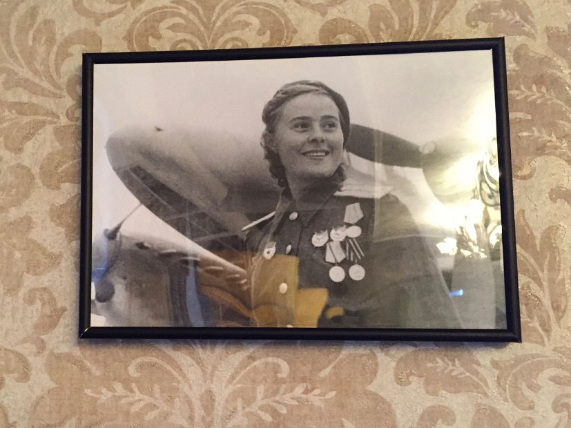 Des figures de héros de l'Union Soviétique font aussi partie de ce décor rétro.