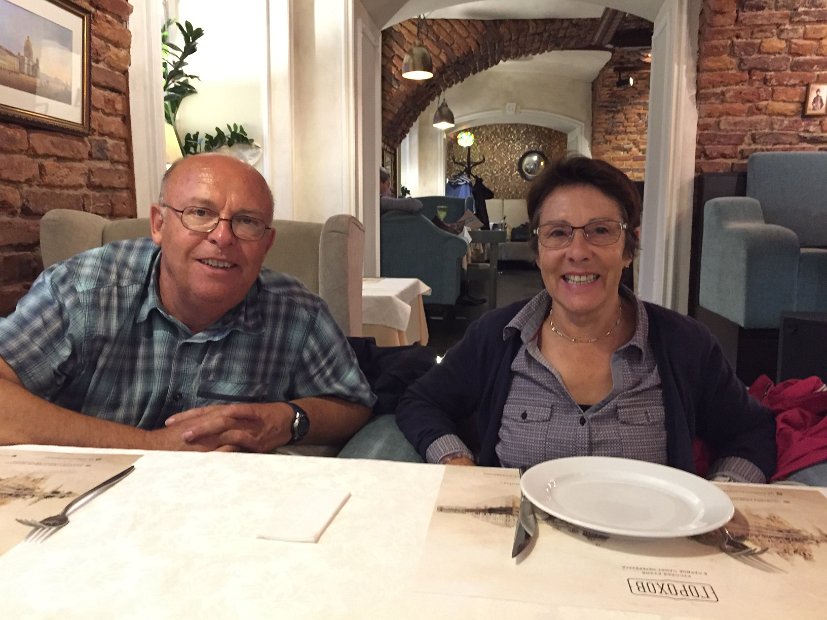 Mais non, nous avons trouvé un sympathique restaurant, devant l'Amirauté.