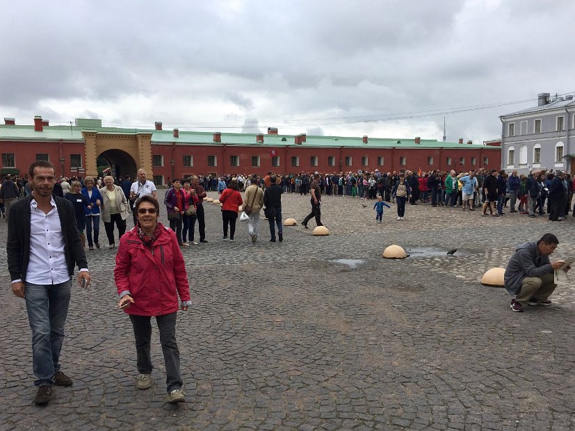 Pas de queue pour nous, notre guide Angela a les billets d'entrée.