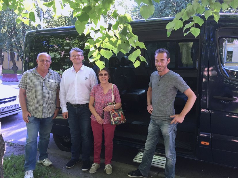 Avant de quitter Pouchkine, une photo avec notre chauffeur Fiodor