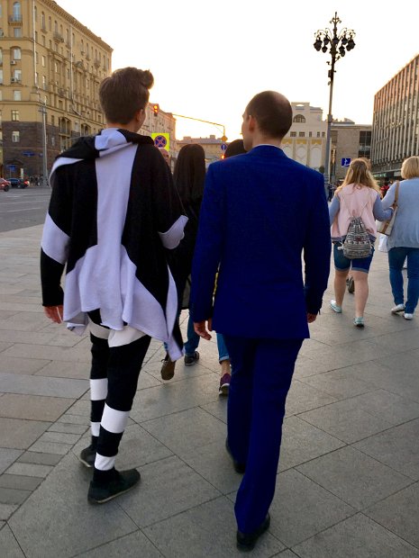 Tverskaya Ulitsa : les Russes ont l'habitude de bien se vêtir pour sortir le soir :)