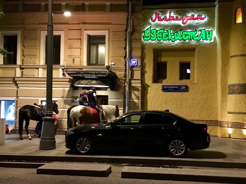 Neglinnaya ulitsa : bientôt minuit. Cette petite marche de 2 km pour renter à l'hôtel nous a enchantés.