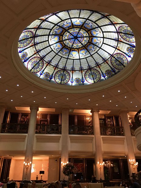 Nous rentrons à l'intérieur de l'Hôtel St Regis, attenant au restaurant, juste pour admirer cette magnifique coupole.