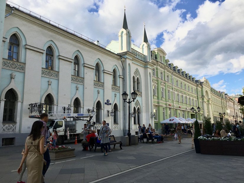 Nicolskaya Ulitsa, la rue qui descend de la Loubianka vers la Place Rouge