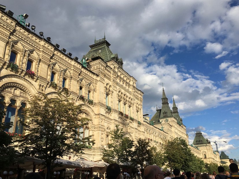 Le Goum a été construit entre 1890 et 1893, en marbre, grès et granite.
