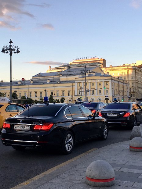 Préférez-vous ce modèle devant l'Ararat Hyatt ?