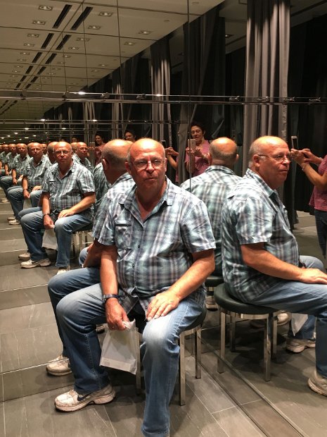 Jeux de miroir, pendant les essayages de Sébastien, chez H&M