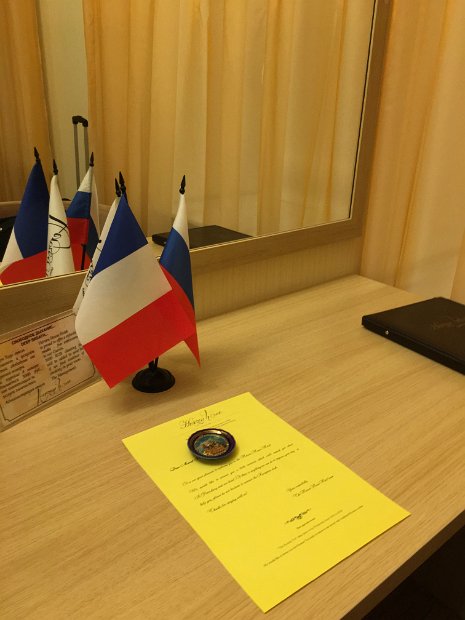 Et nous voici bien accueillis à l'hôtel Herzen House à Saint-Pétersbourg.