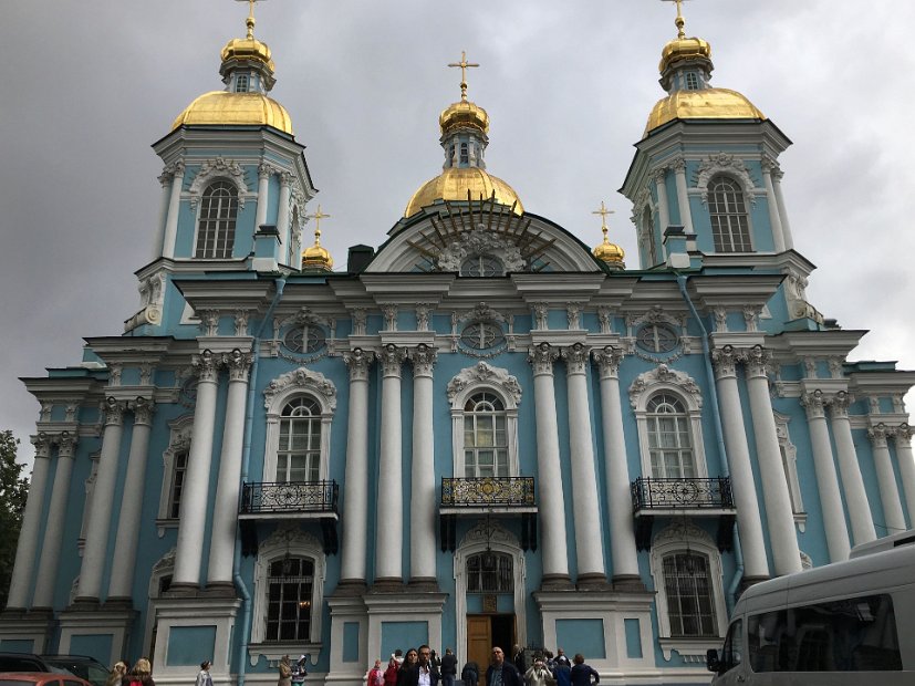 Puis la Cathédrale Saint-Nicolas-des-Marins, un des plus beaux exemples de l'architecture baroque russe (1752-1762)