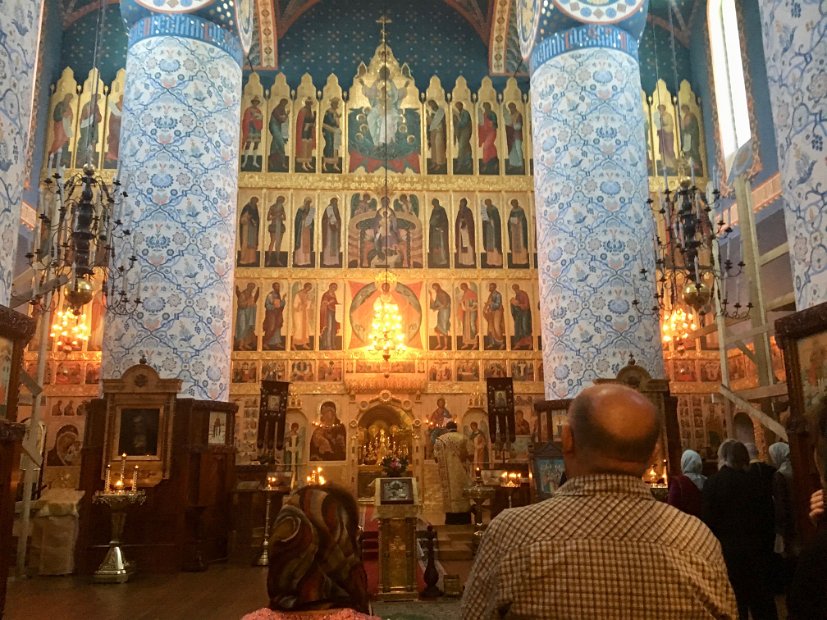 Nous observons une petite partie de l'office. Le rite orthodoxe est assez déroutant. Nous avons pu écouter et apprécier la beauté les  choeurs. 