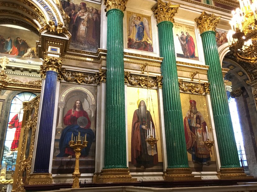 L'iconostase (côté droit)