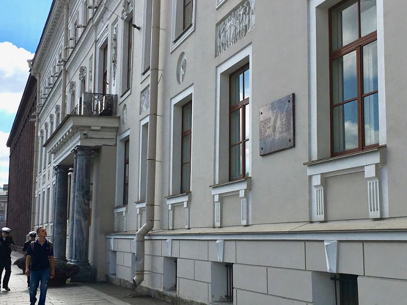 L'hôtel particulier, 9 place Saint-Isaac, où vécut Diderot en 1773-1774