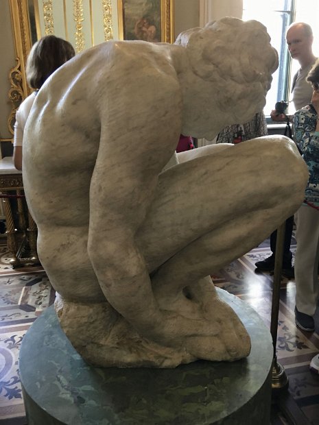 Garçon accroupi de Michel-Ange