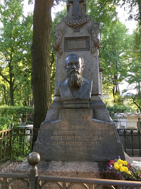 Dostoïevski, il nous en aura fallu du temps pour trouver ta tombe !