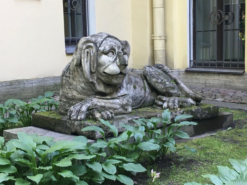 Et lui, c'est un croque-mort ?