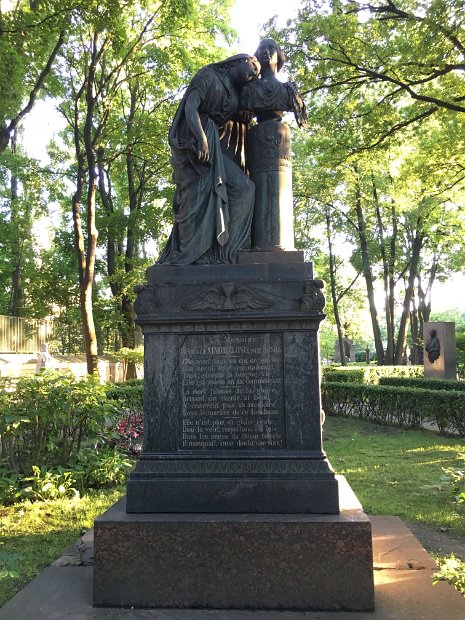 Une inconnue, Angela Xindavelonis