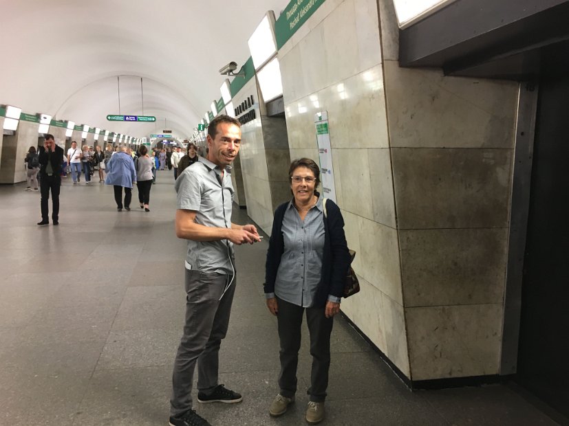 Le réseau du métro de Saint-Pétersbourg est beaucoup plus simple que celui de Moscou.