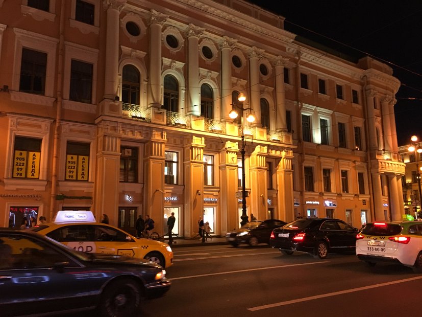 Une des deux boutiques Nespresso de Saint-Pétersbourg, sur Nevsky prospekt