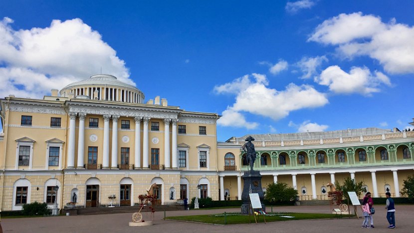 Nous arrivons au Palais de Pavlosk.