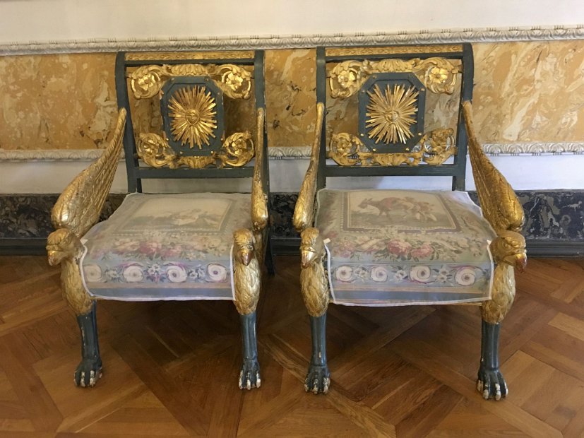 Il est tentant de s'assoir, mais Babouchka surveille !