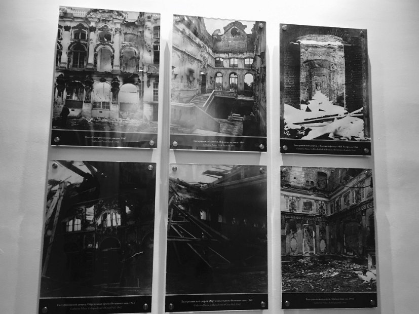 Lors de la retraite de l’armée allemande en janvier 1944, les occupants incendient méthodiquement la totalité du palais, occasionnant l’effondrement de la toiture et des planchers.