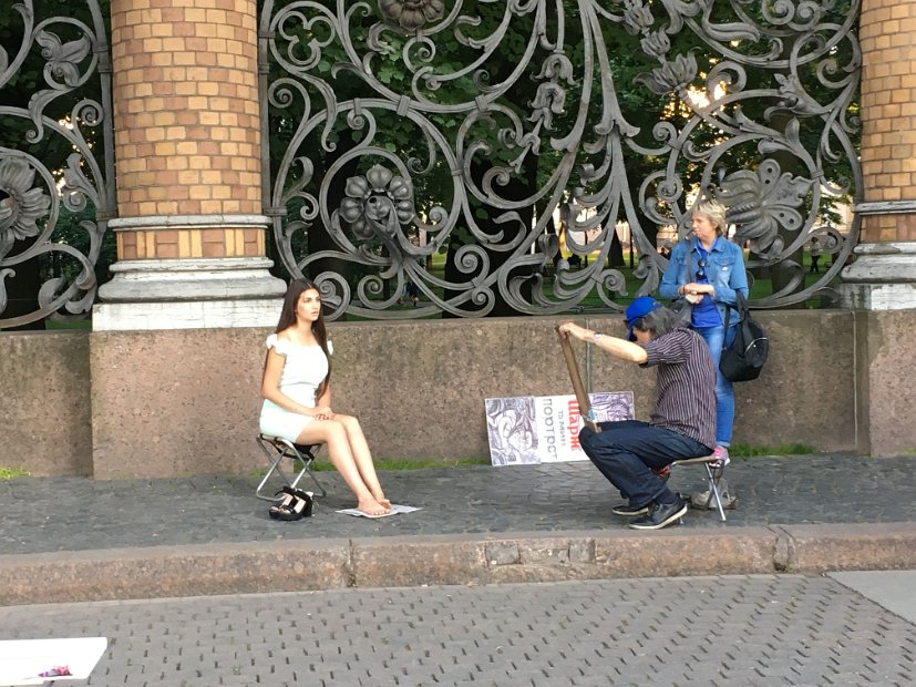 Devant le jardin Mikhaïlovski