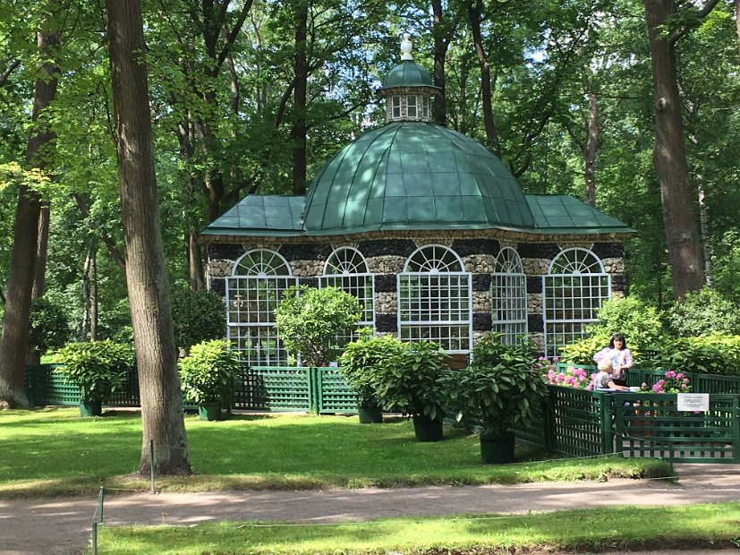 Un moment de repos devant ce joli kiosque