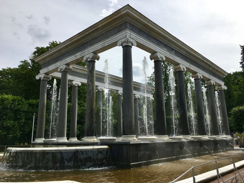 Nous sommes maintenant dans l'aile gauche du parc, celle de Catherine.