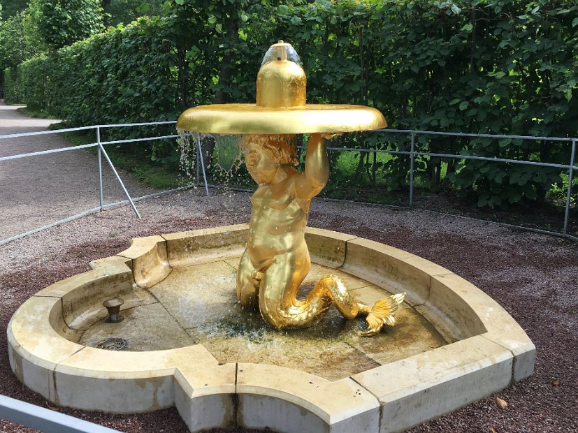 La Fontaine du Triton avec la cloche