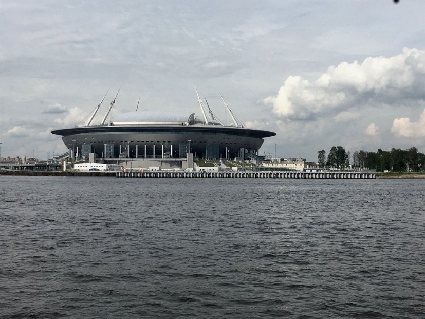 Ce Stade est le stade de football de l'équipe du Zénith Saint-Pétersbourg. Il va accueillir la Coupe du monde 2018.
